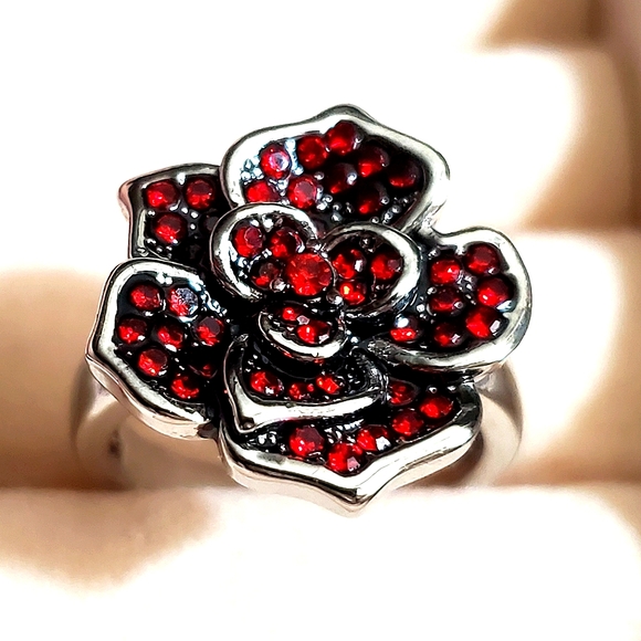 Beautiful ruby floral silver band ring size 6. - Picture 2 of 5